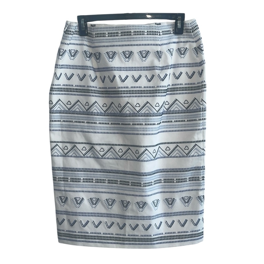 WHBM Embroidered Pencil Skirt Size 6 - Picture 3 of 9